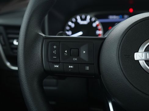 Used 2023 Nissan Rogue S image 26