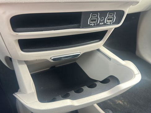 Used 2024 Chrysler Pacifica Touring-L FWD image 27
