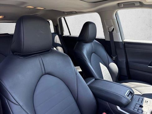 Certified 2026 Toyota Highlander XLE AWD/4WD image 28