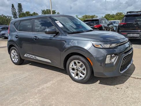 Used 2022 Kia Soul LX w/ Technology Package FWD image 2