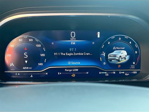 Used 2023 Chevrolet Tahoe LT w/ Luxury Package image 12