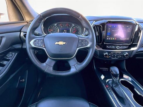 Used 2023 Chevrolet Traverse LT image 5