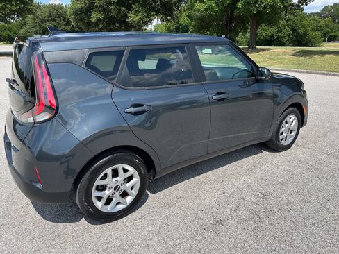 Used 2025 Kia Soul LX w/ LX Technology Package FWD image 5