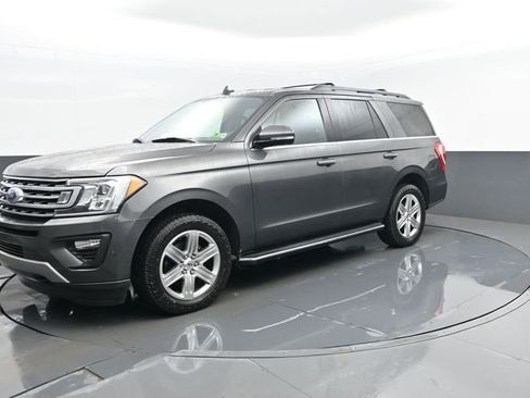 Used 2019 Ford Expedition XLT w/ Equipment Group 202A image 2