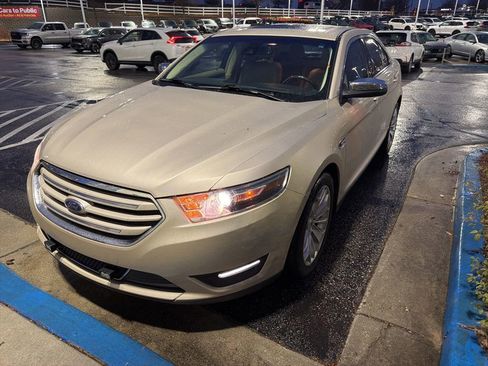 Used 2018 Ford Taurus Limited image 3