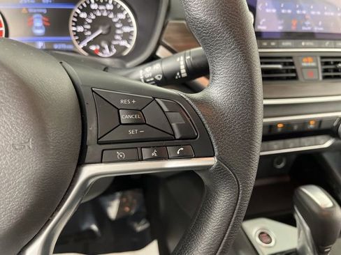 Used 2024 Nissan Altima 2.5 SV image 22