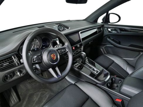 New 2026 Porsche Macan AWD/4WD image 4