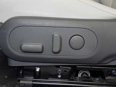 Used 2024 Hyundai Kona SEL FWD image 7