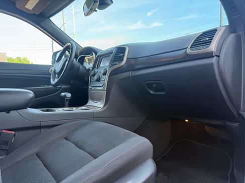 Used 2014 Jeep Grand Cherokee Laredo w/ Security & Convenience Group AWD/4WD image 16