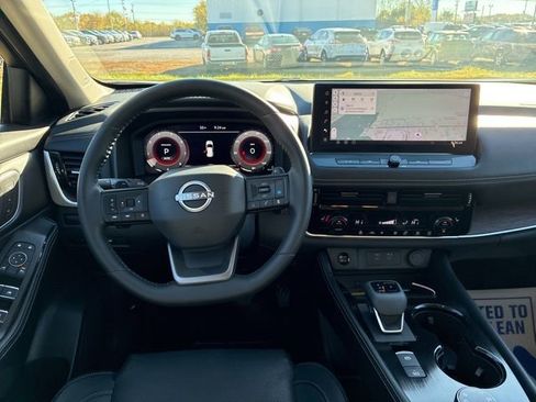 Used 2025 Nissan Rogue Platinum image 13