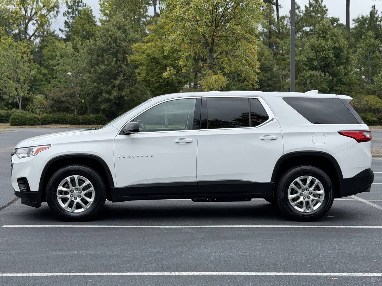 Used 2020 Chevrolet Traverse LS FWD image 4
