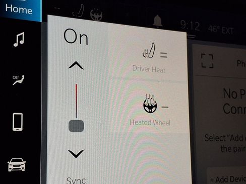 Used 2023 Chrysler Voyager LX image 5