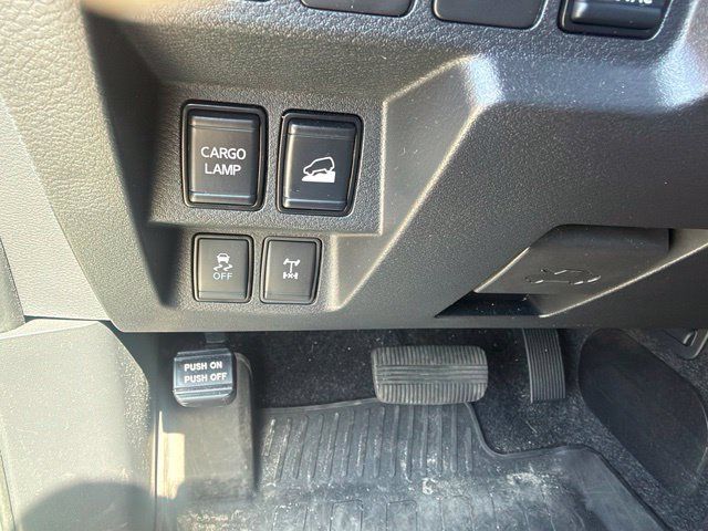 Used 2022 Nissan Frontier PRO-4X AWD/4WD image 17