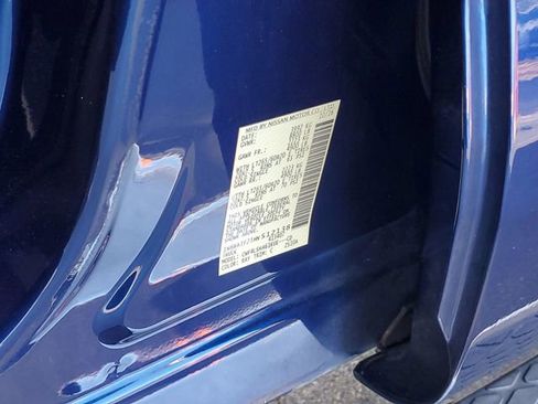 Used 2017 Nissan Titan SV image 27