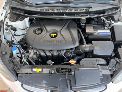 Used 2012 Hyundai Elantra Limited image 24