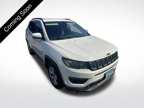 Used 2018 Jeep Compass Latitude w/ Popular Equipment Group AWD/4WD image 3