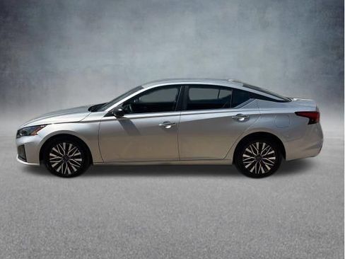 Used 2025 Nissan Altima 2.5 SV FWD image 4