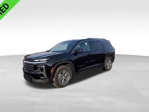 Used 2025 Chevrolet Traverse LT w/ Driver Confidence Package image 5