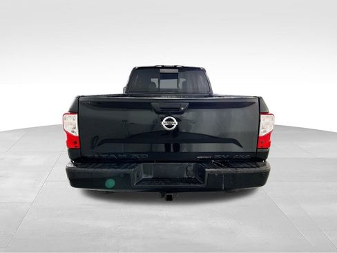 Used 2018 Nissan Titan SV w/ SV Convenience Package AWD/4WD image 8