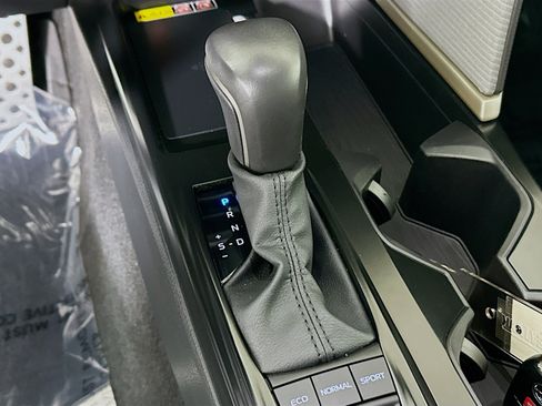 Used 2025 Toyota Camry SE FWD image 21