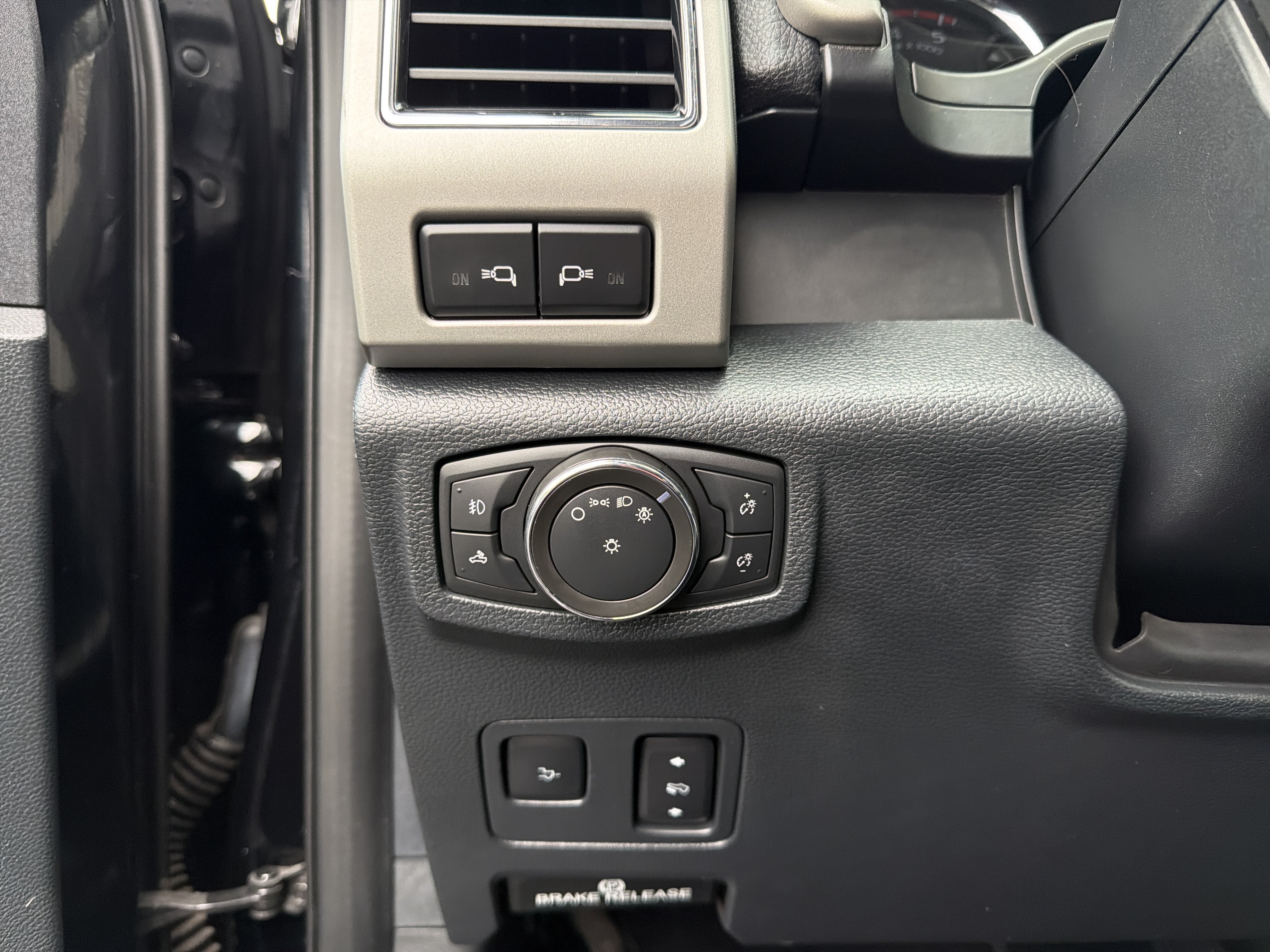 Used 2022 Ford F350 Lariat w/ Black Appearance Package AWD/4WD image 18