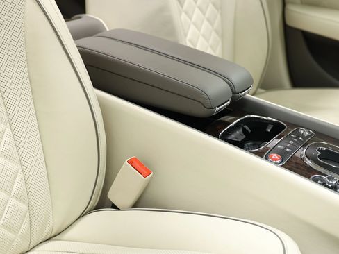 Used 2018 Bentley Flying Spur V8 AWD/4WD image 97