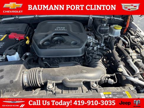 Used 2021 Jeep Wrangler Unlimited Sahara w/ Dual Top Group AWD/4WD image 25