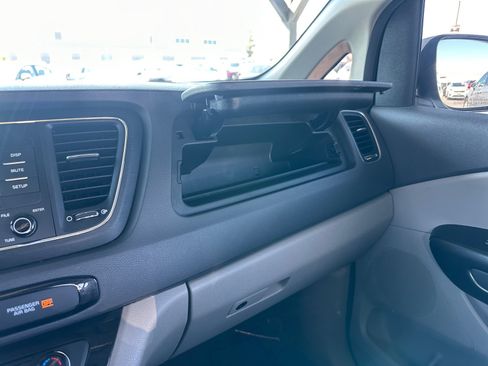 Used 2017 Kia Sedona L FWD image 23