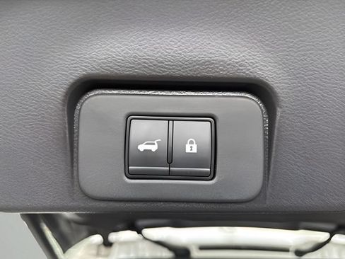 Used 2023 Nissan Rogue SV w/ SV Premium B Package AWD/4WD image 34