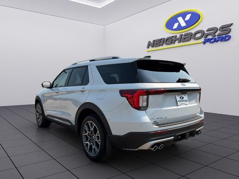 Used 2025 Ford Explorer Platinum w/ Ultimate Package AWD/4WD image 4