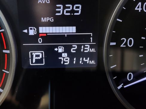 Certified 2025 Nissan Kicks Play S image 2