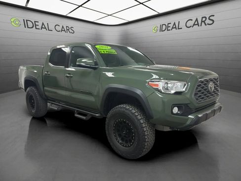 Used 2021 Toyota Tacoma TRD Off-Road w/ Technology Package RWD image 3
