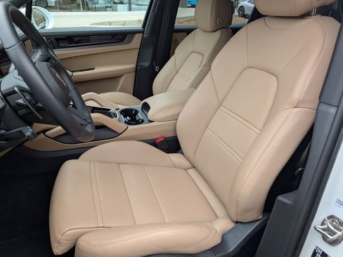 Certified 2025 Porsche Cayenne image 5