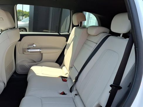 New 2025 Mercedes-Benz GLB 250 4MATIC image 18