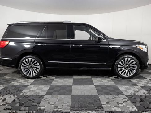 Used 2019 Lincoln Navigator Reserve image 8