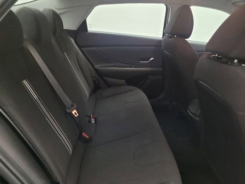 Used 2023 Hyundai Elantra SEL w/ Preferred Accessory Package FWD image 19