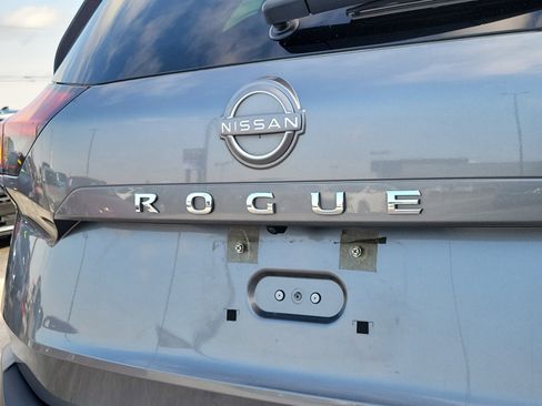Used 2023 Nissan Rogue SV image 6