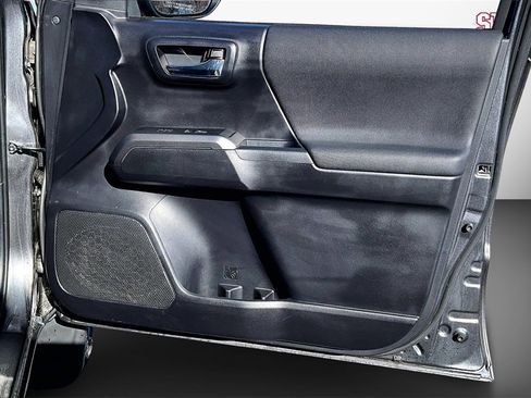 Used 2019 Toyota Tacoma TRD Off-Road image 26