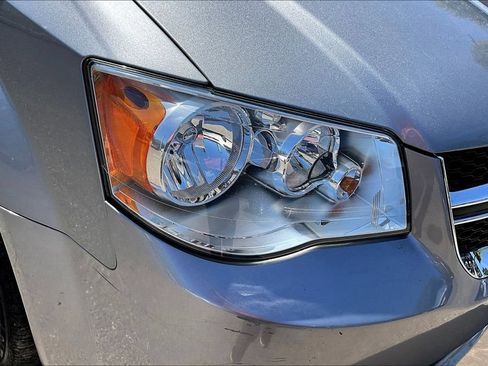 Used 2019 Dodge Grand Caravan SXT FWD image 32