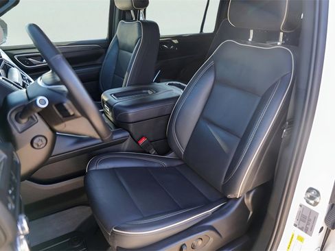 Used 2021 GMC Yukon XL SLT w/ SLT Premium Package image 10