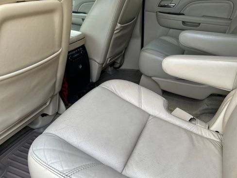 Used 2007 Cadillac Escalade AWD w/ Information Package image 14