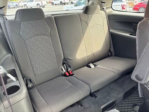 Used 2016 GMC Acadia SLE image 18