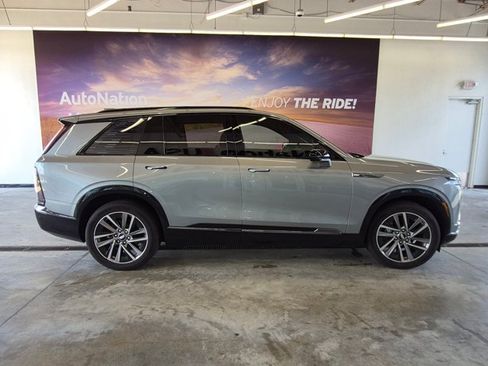 Used 2026 Cadillac Vistiq Sport AWD/4WD image 3