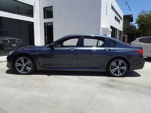 Used 2019 BMW 740i w/ M Sport Package RWD image 3