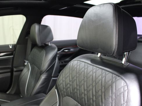 Used 2019 BMW 750i xDrive w/ M Sport Package AWD/4WD image 4