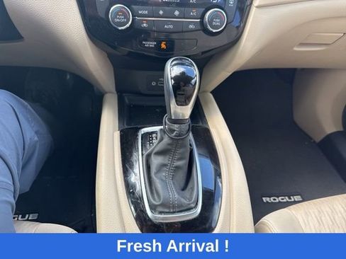 Used 2020 Nissan Rogue SV image 7