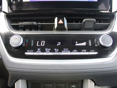 Used 2023 Toyota Corolla Cross LE w/ Moonroof Package AWD/4WD image 23