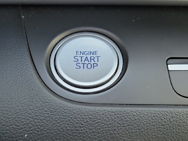 Used 2024 Hyundai Elantra SEL FWD image 17