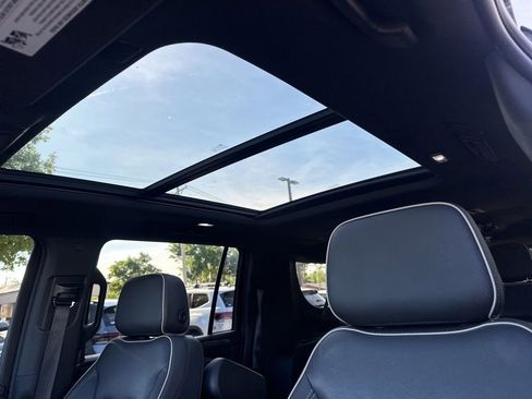 Used 2022 GMC Yukon XL SLT image 19