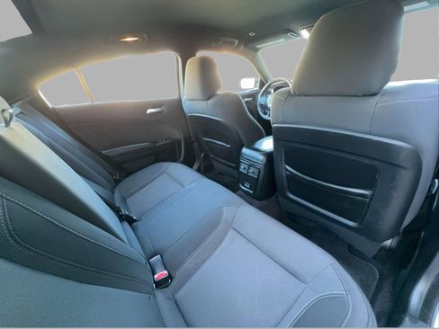 Used 2017 Dodge Charger SXT w/ Blacktop Package RWD image 31